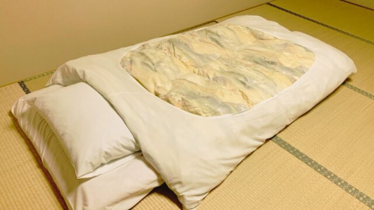 吹っ飛びそうな布団