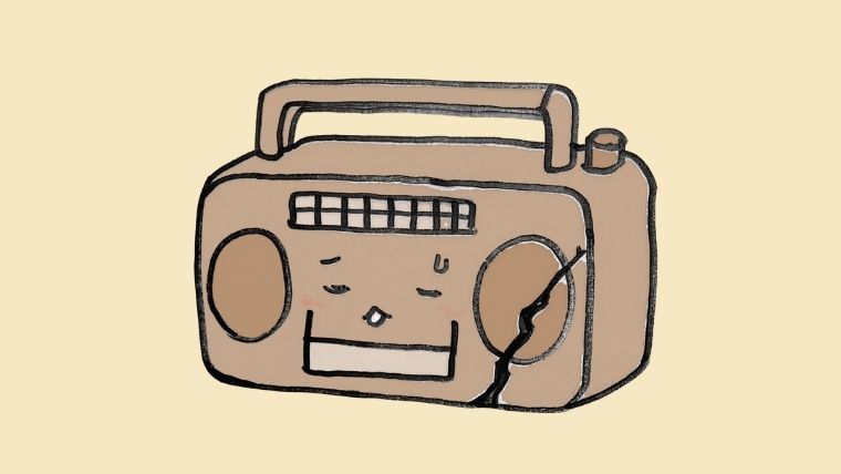 ヒビの入ったラジカセちゃん
